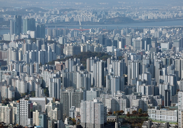 신축 아파트 가격은 천정부지, 제2금융권 대출 폭증…'부채 어쩌나'